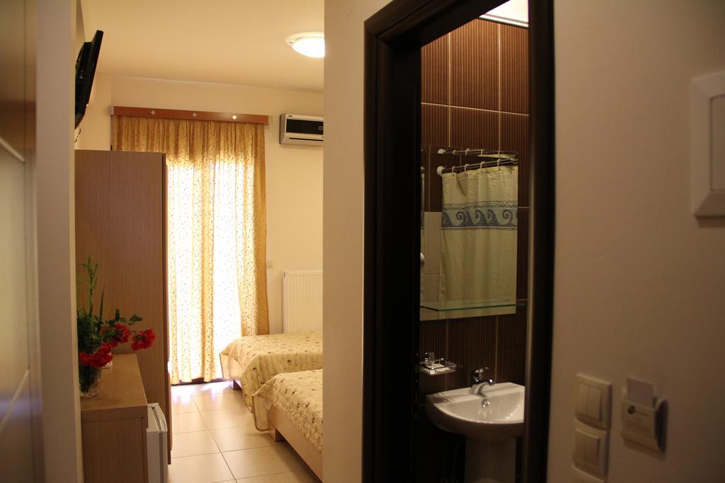 Viktoria Hotel Paralía الغرفة الصورة